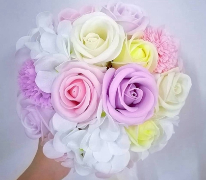 花藝培訓(xùn)班學(xué)包花束教程，學(xué)包圓形花束步驟