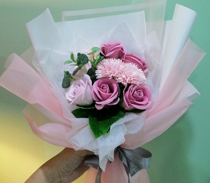 花藝培訓(xùn)班學(xué)包花束教程，學(xué)包圓形花束步驟