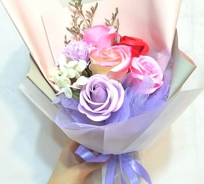花藝培訓(xùn)班學(xué)包花束教程，學(xué)包圓形花束步驟